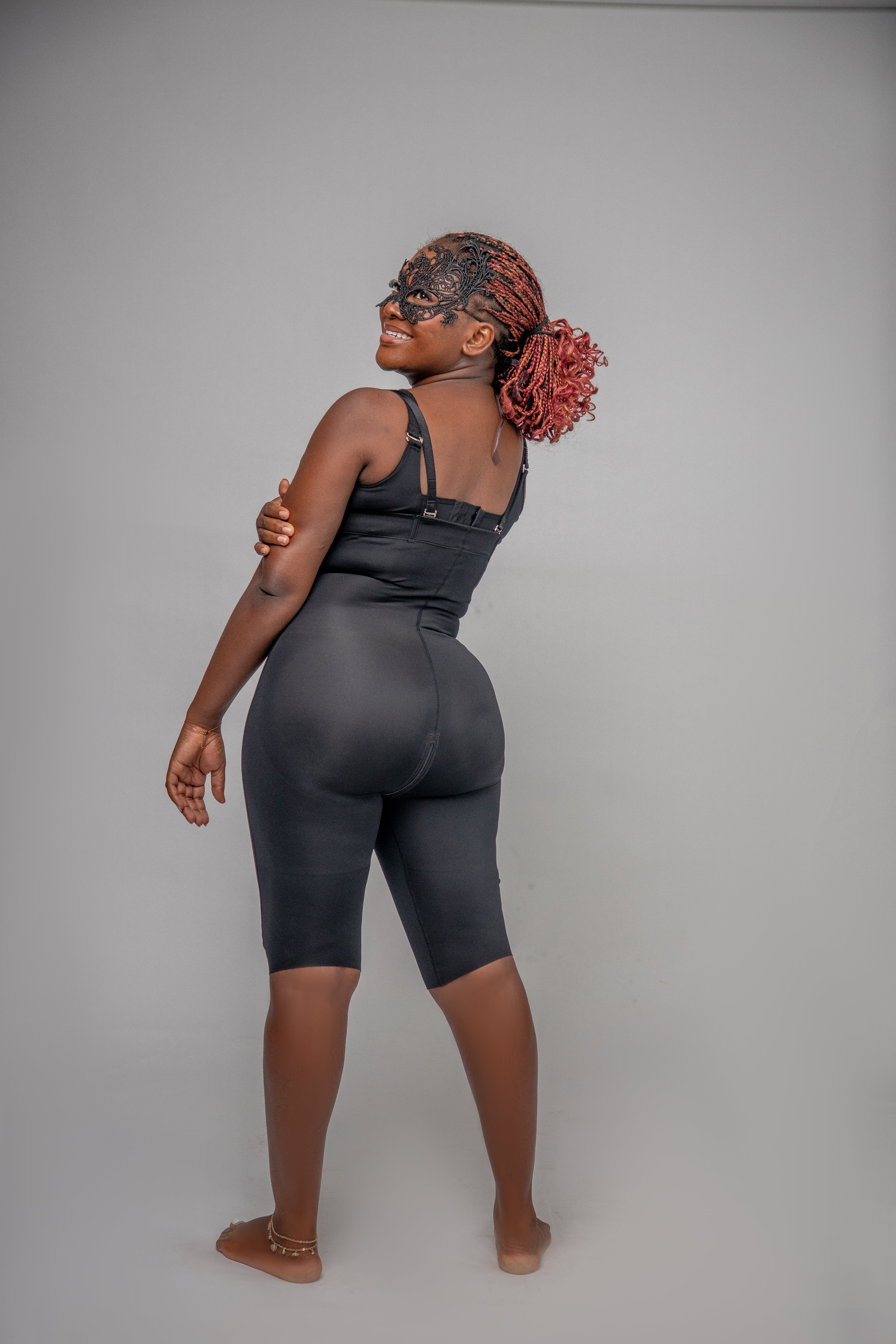 Ankle-length seamless faja with zip